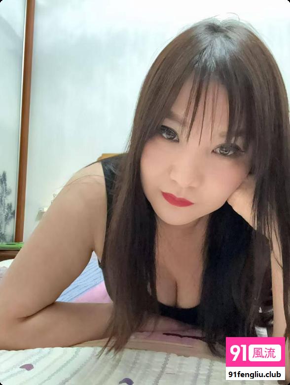 丝袜高跟风骚熟女